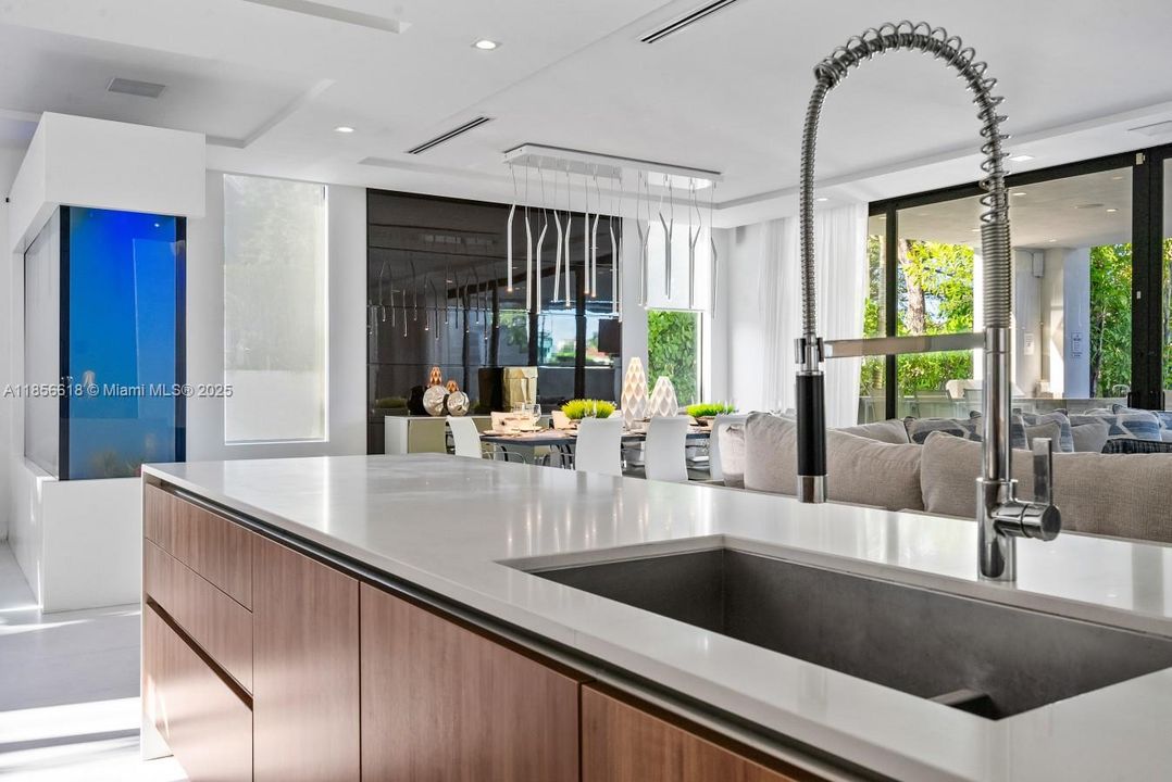 For Rent: $50,000 (5 beds, 5 baths, 6058 Square Feet)