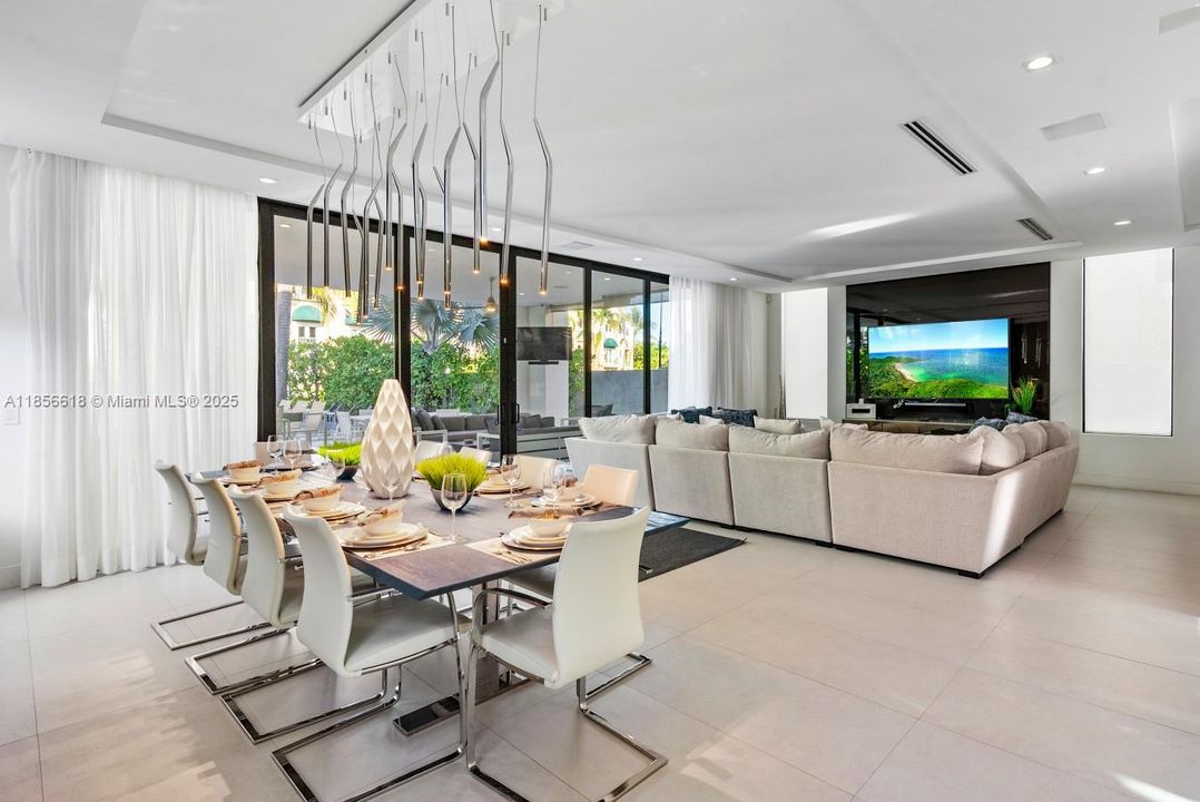 For Rent: $50,000 (5 beds, 5 baths, 6058 Square Feet)