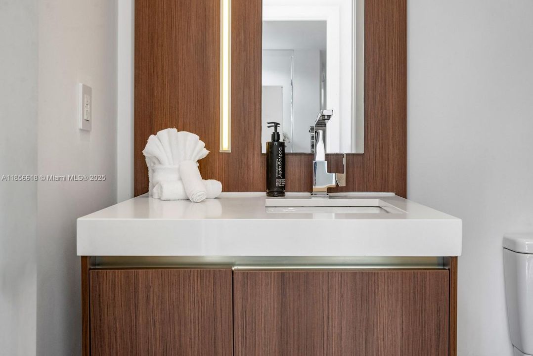 For Rent: $50,000 (5 beds, 5 baths, 6058 Square Feet)