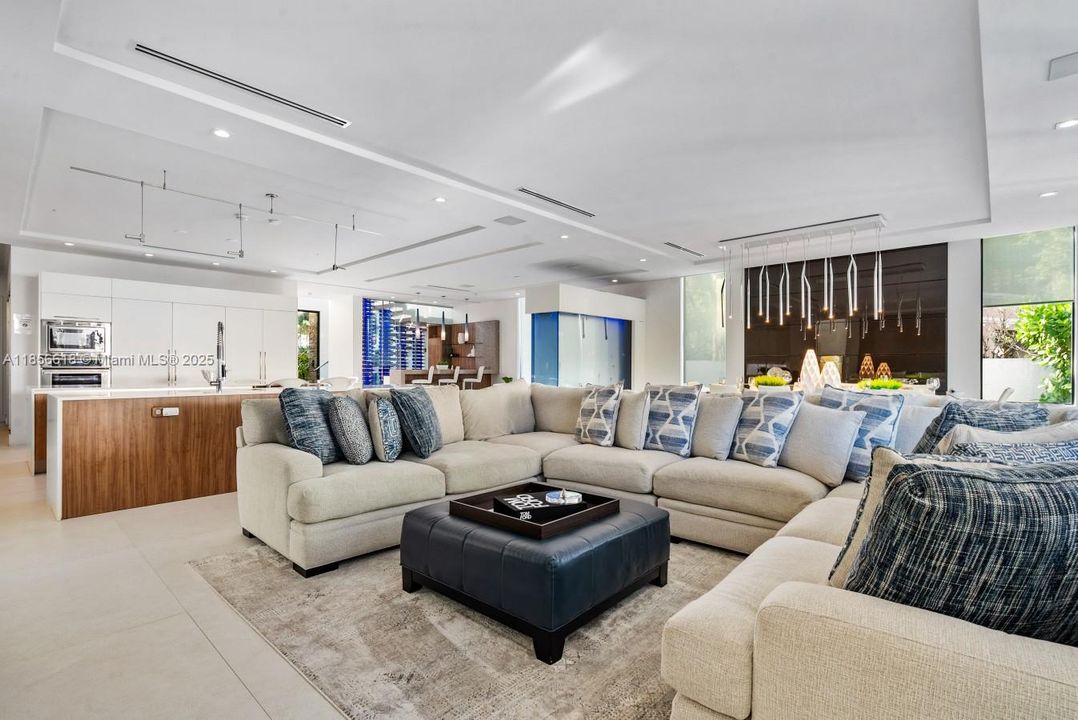 For Rent: $50,000 (5 beds, 5 baths, 6058 Square Feet)