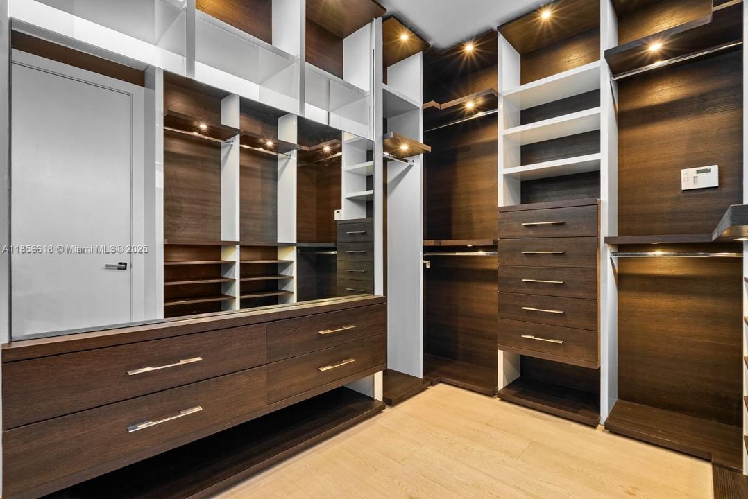 For Rent: $50,000 (5 beds, 5 baths, 6058 Square Feet)