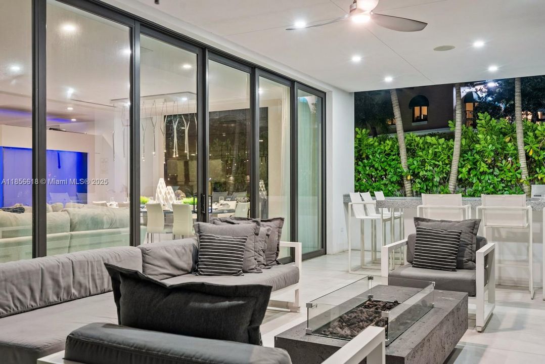 For Rent: $50,000 (5 beds, 5 baths, 6058 Square Feet)