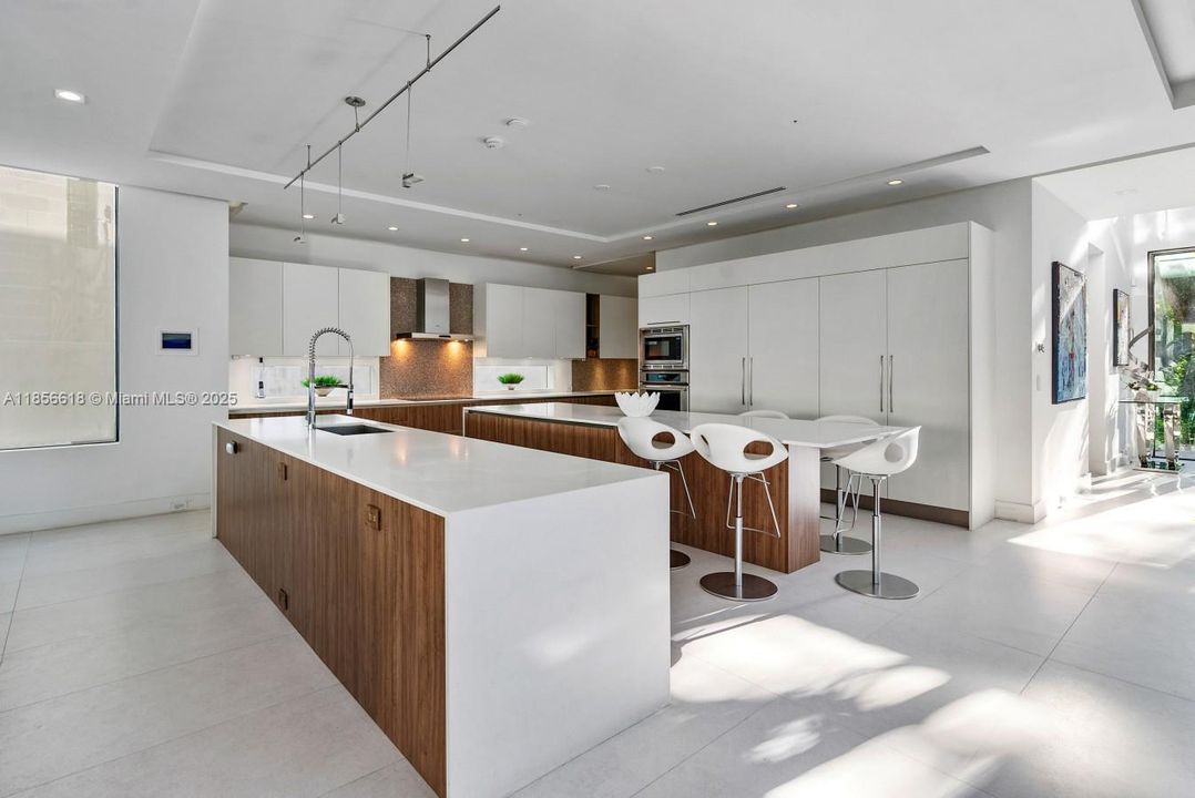 For Rent: $50,000 (5 beds, 5 baths, 6058 Square Feet)