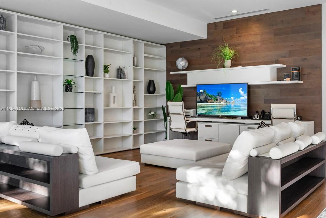 For Rent: $50,000 (5 beds, 5 baths, 6058 Square Feet)