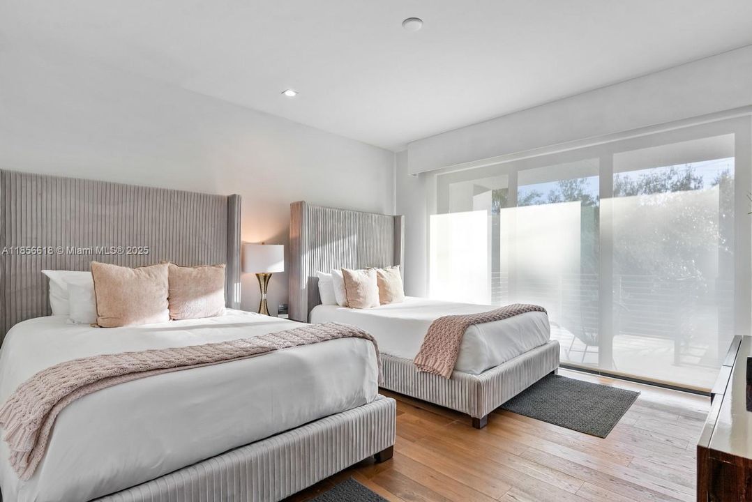 For Rent: $50,000 (5 beds, 5 baths, 6058 Square Feet)