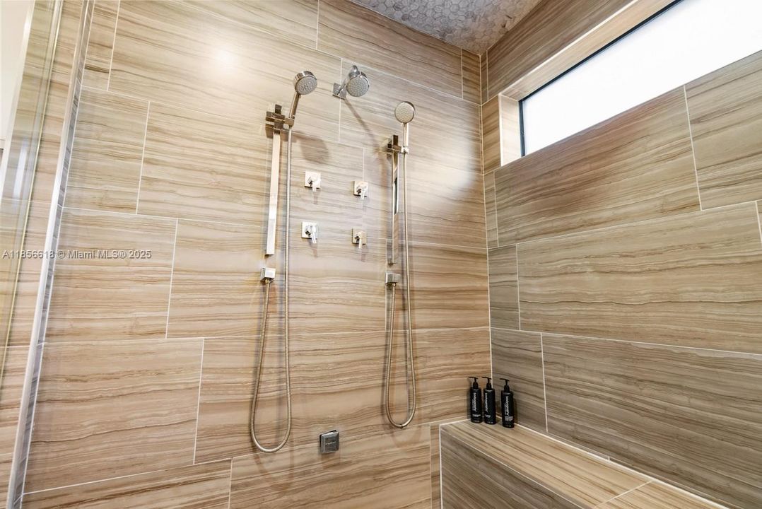 For Rent: $50,000 (5 beds, 5 baths, 6058 Square Feet)