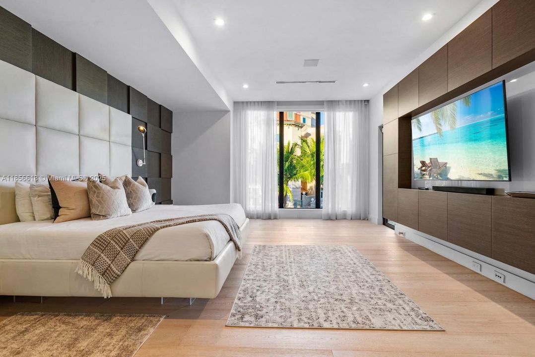 For Rent: $50,000 (5 beds, 5 baths, 6058 Square Feet)