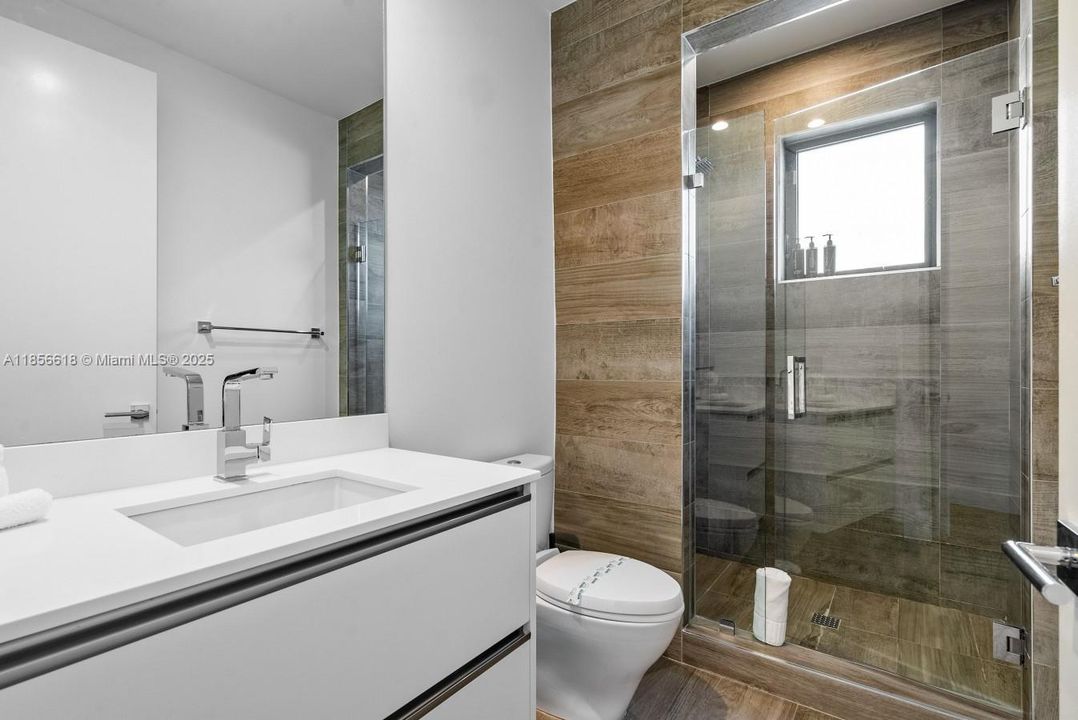 For Rent: $50,000 (5 beds, 5 baths, 6058 Square Feet)