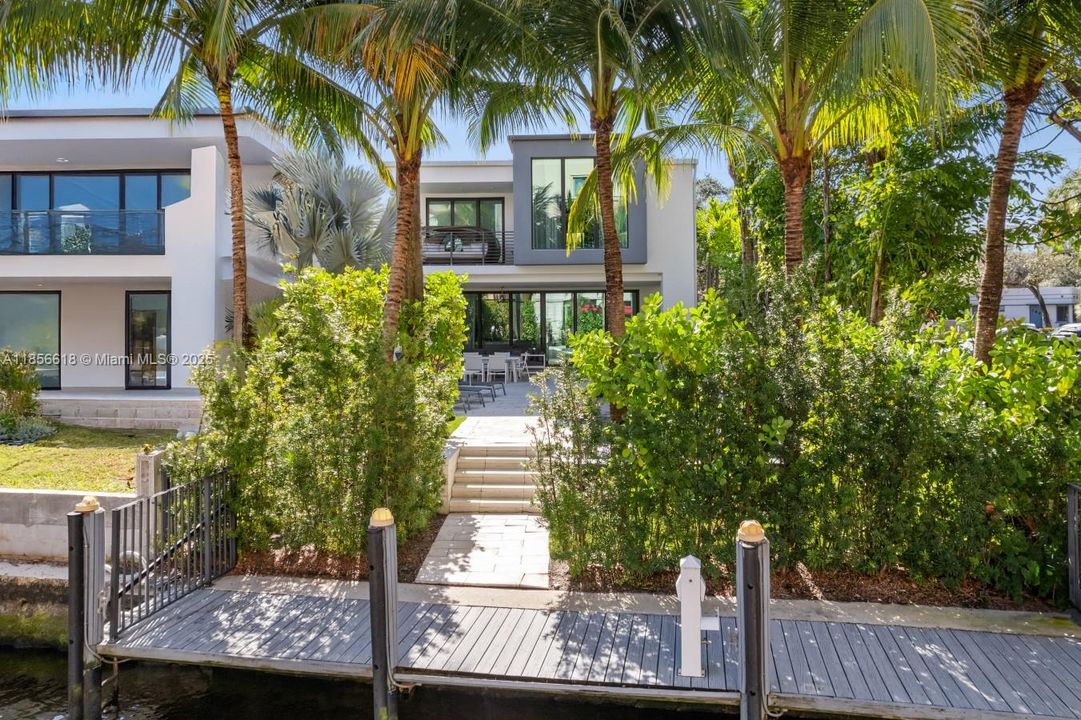 For Rent: $50,000 (5 beds, 5 baths, 6058 Square Feet)