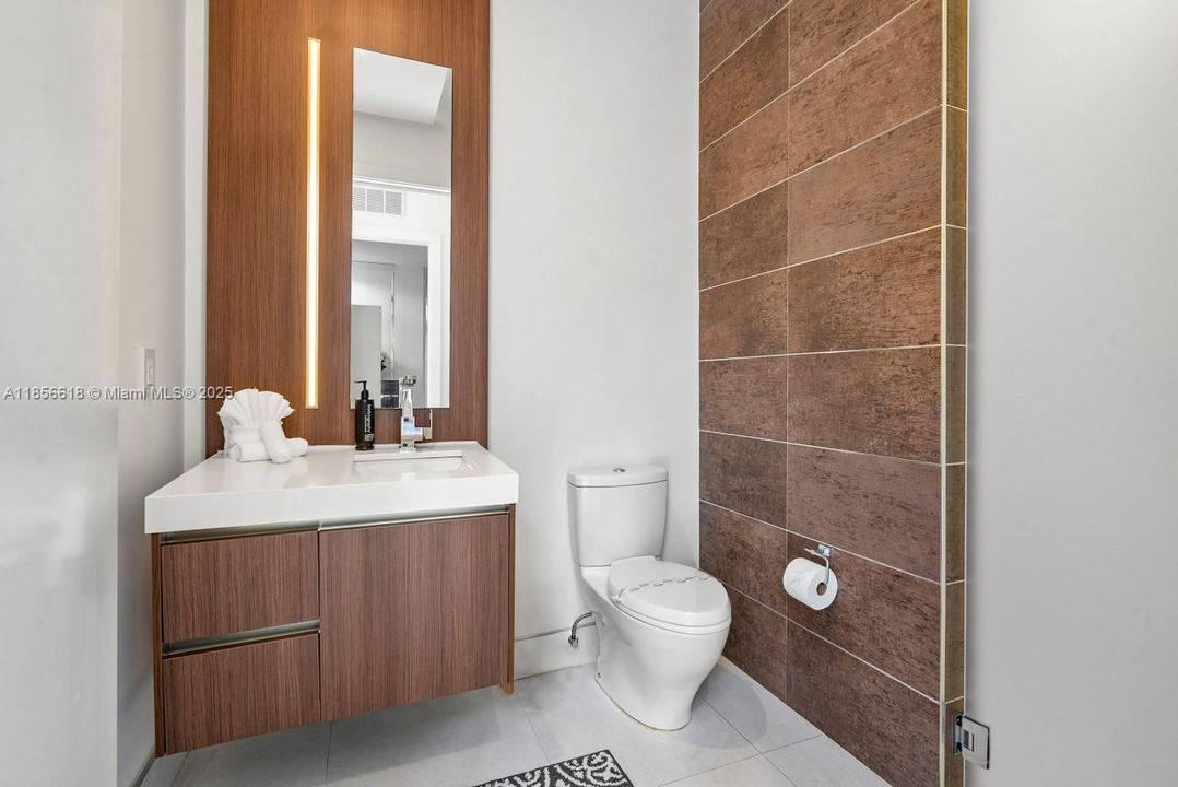 For Rent: $50,000 (5 beds, 5 baths, 6058 Square Feet)