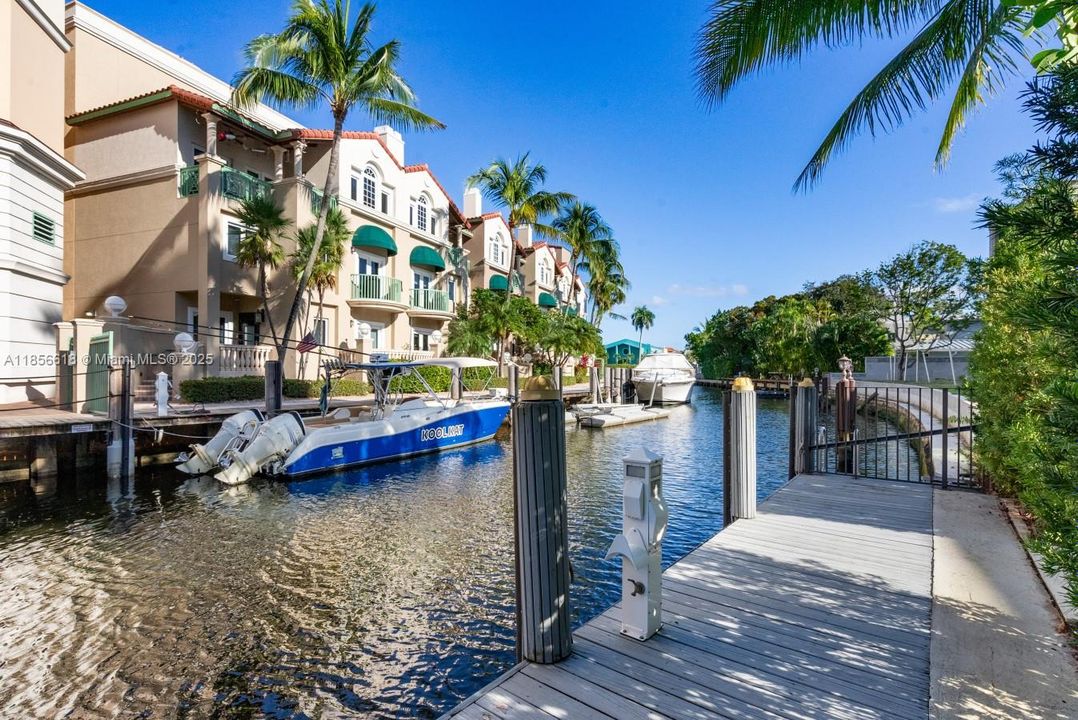 For Rent: $50,000 (5 beds, 5 baths, 6058 Square Feet)