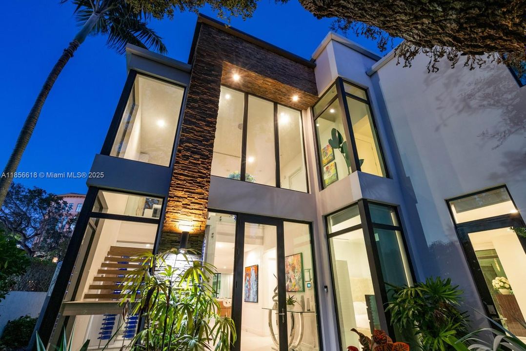 For Rent: $50,000 (5 beds, 5 baths, 6058 Square Feet)