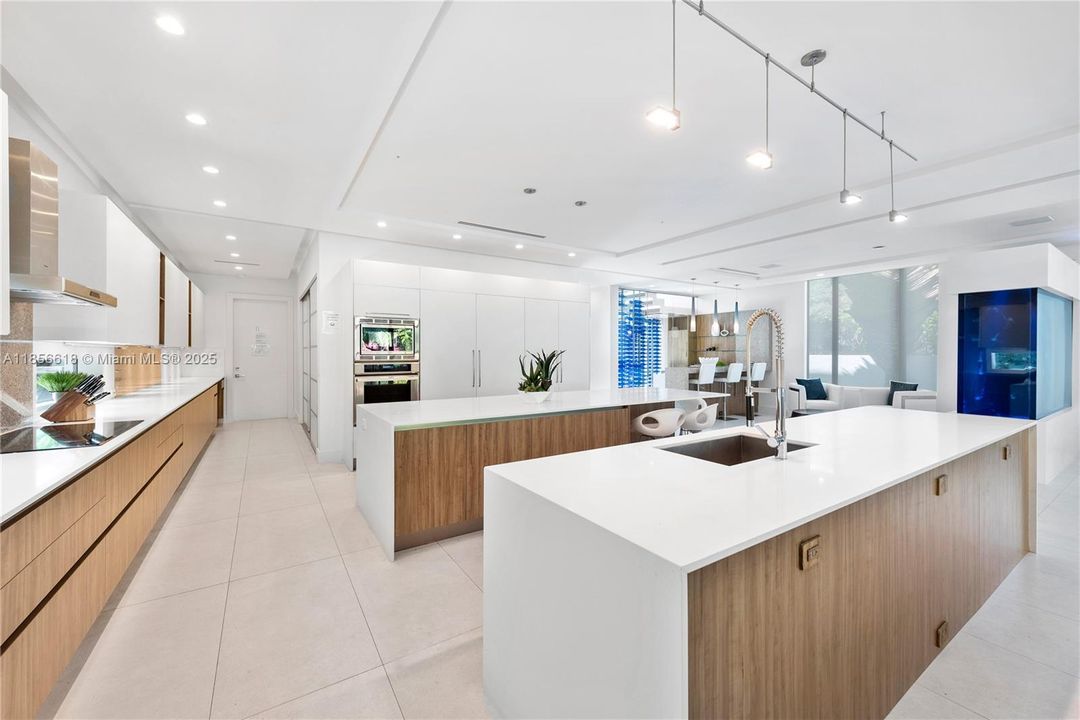 For Rent: $50,000 (5 beds, 5 baths, 6058 Square Feet)