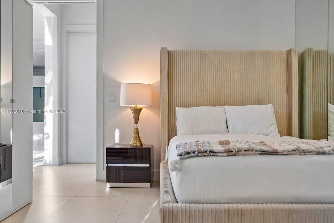 For Rent: $50,000 (5 beds, 5 baths, 6058 Square Feet)