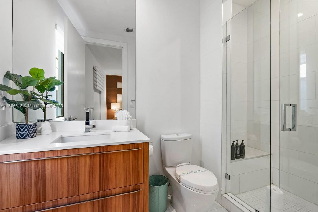 For Rent: $50,000 (5 beds, 5 baths, 6058 Square Feet)