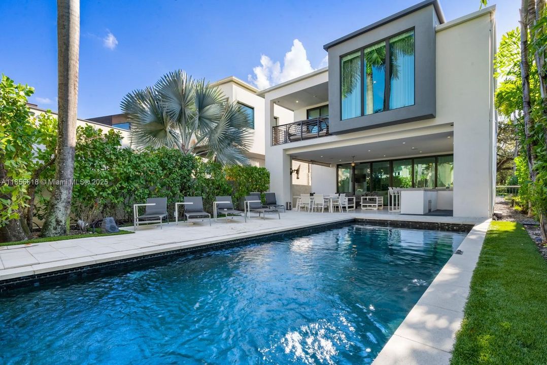 For Rent: $50,000 (5 beds, 5 baths, 6058 Square Feet)