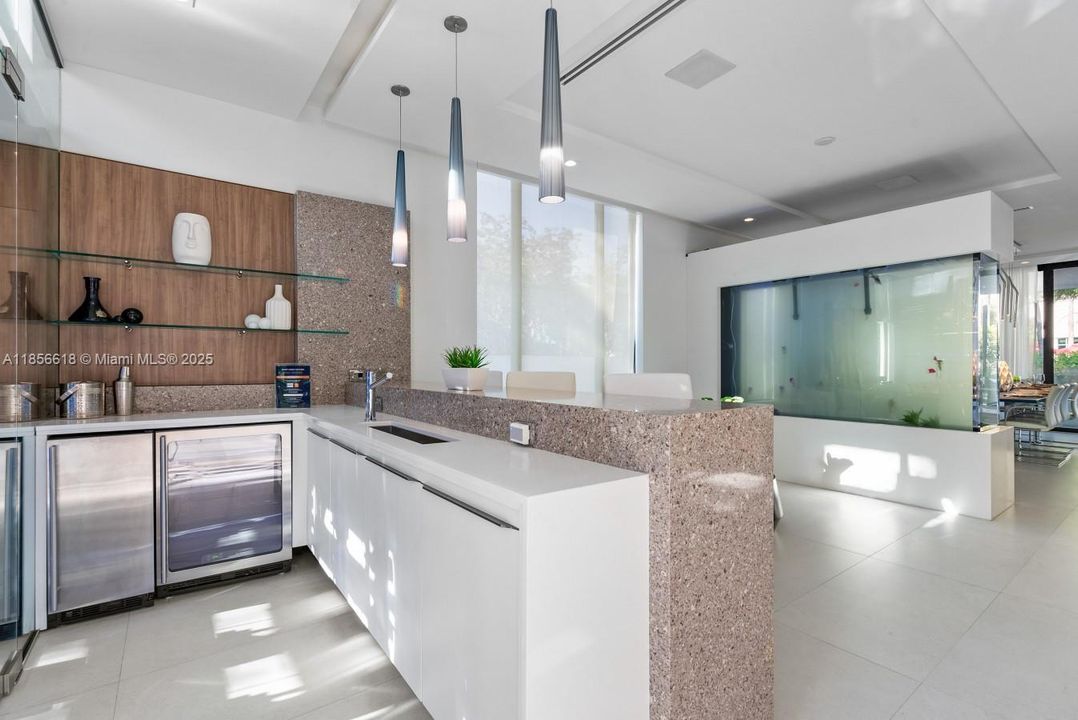 For Rent: $50,000 (5 beds, 5 baths, 6058 Square Feet)