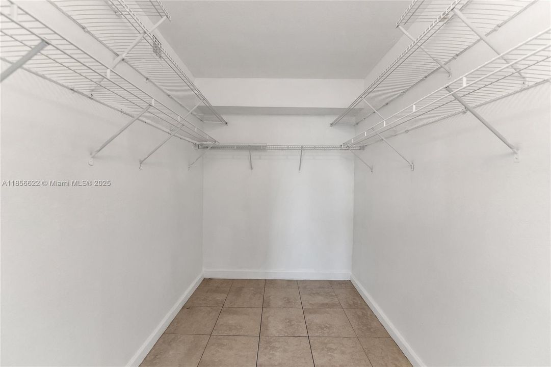 En Venta: $245,000 (3 camas, 2 baños, 1126 Pies cuadrados)