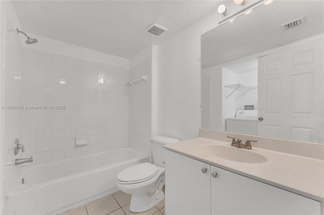 En Venta: $245,000 (3 camas, 2 baños, 1126 Pies cuadrados)