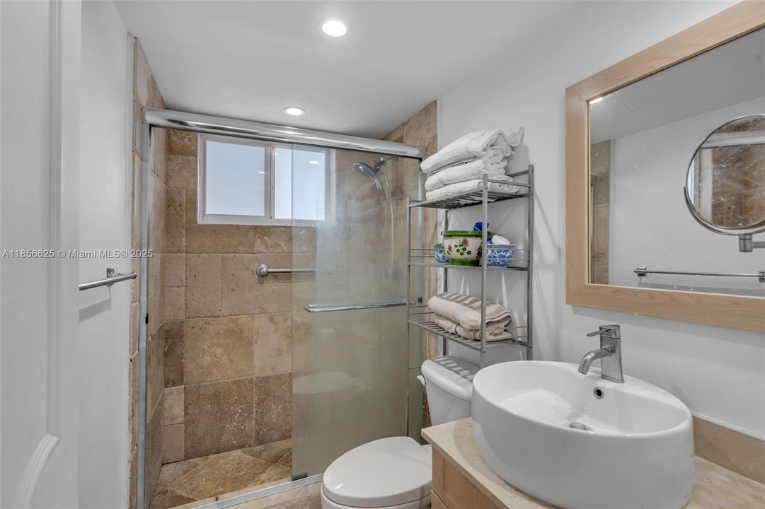 待售: $499,000 (1 贝兹, 1 浴室, 725 平方英尺)