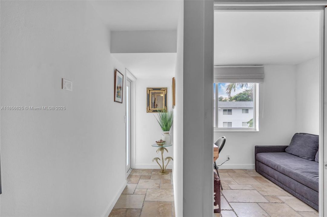 待售: $499,000 (1 贝兹, 1 浴室, 725 平方英尺)