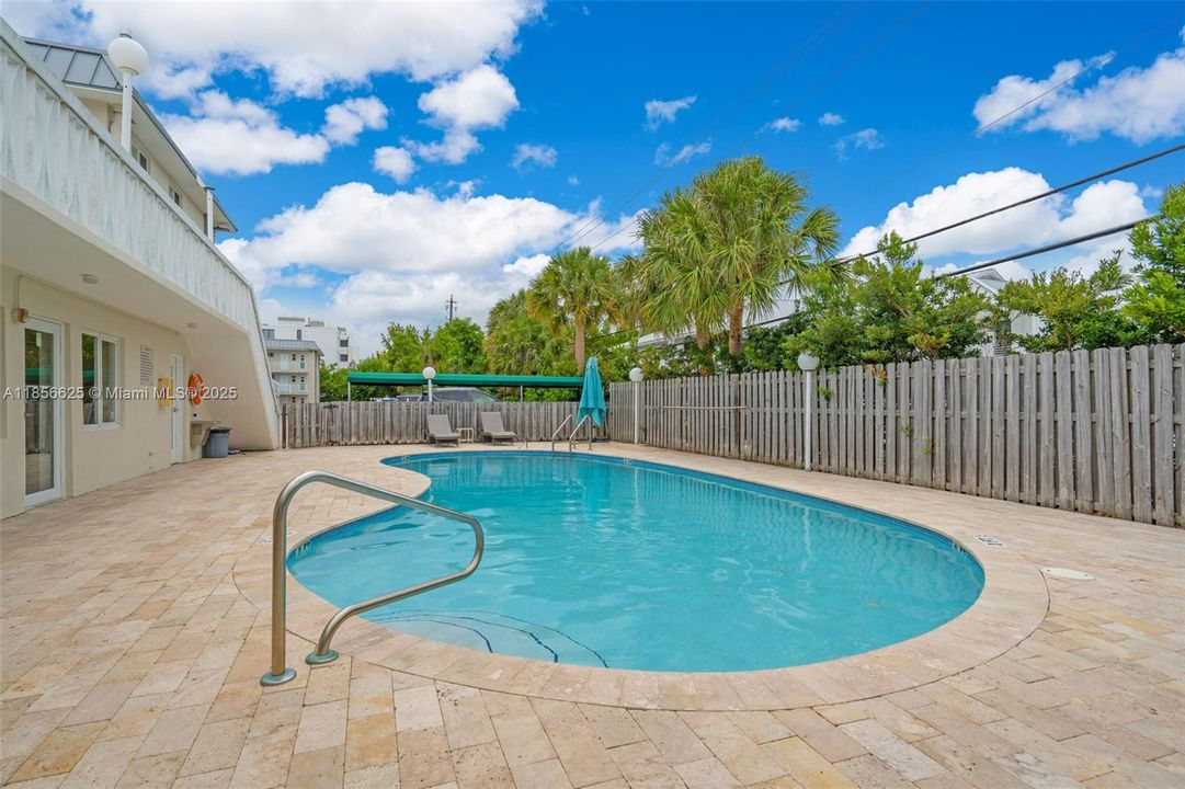 待售: $499,000 (1 贝兹, 1 浴室, 725 平方英尺)