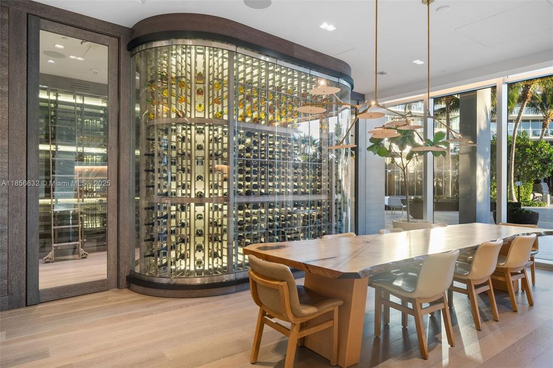 Под контрактом: $3,875,000 (3 спален, 3 ванн, 2623 Квадратных фут)