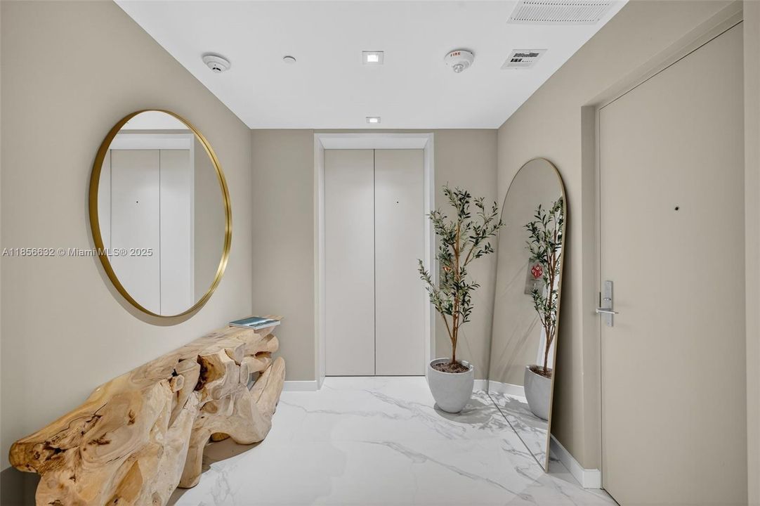 Под контрактом: $3,875,000 (3 спален, 3 ванн, 2623 Квадратных фут)