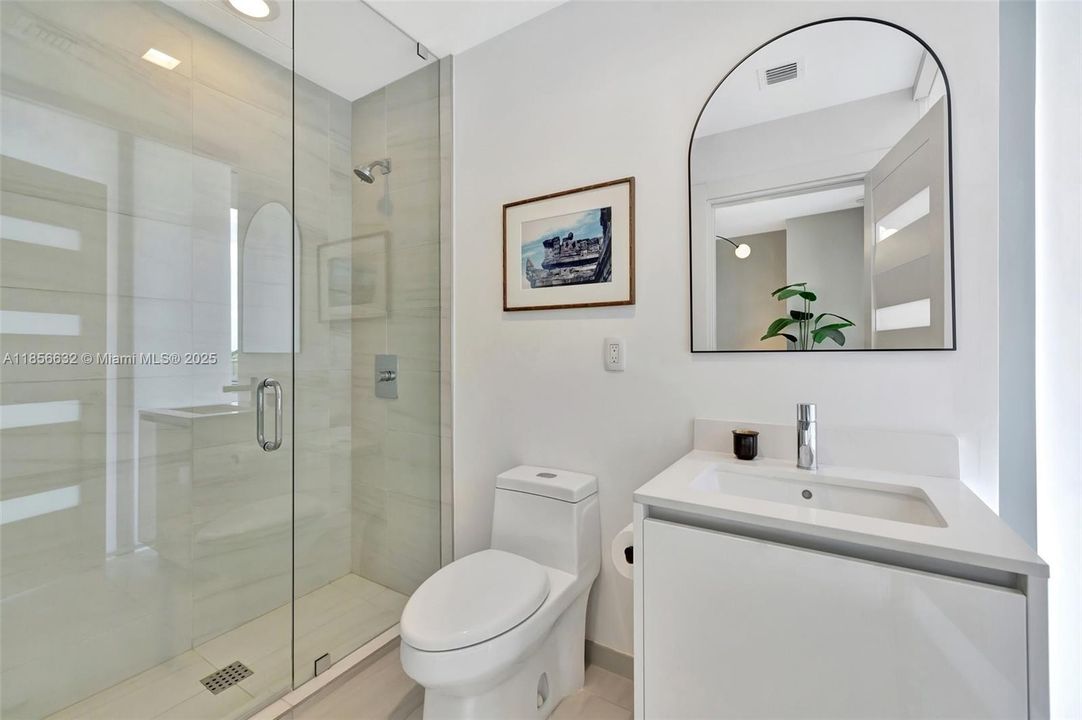 Под контрактом: $3,875,000 (3 спален, 3 ванн, 2623 Квадратных фут)