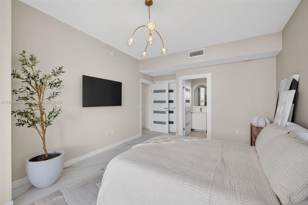 Под контрактом: $3,875,000 (3 спален, 3 ванн, 2623 Квадратных фут)