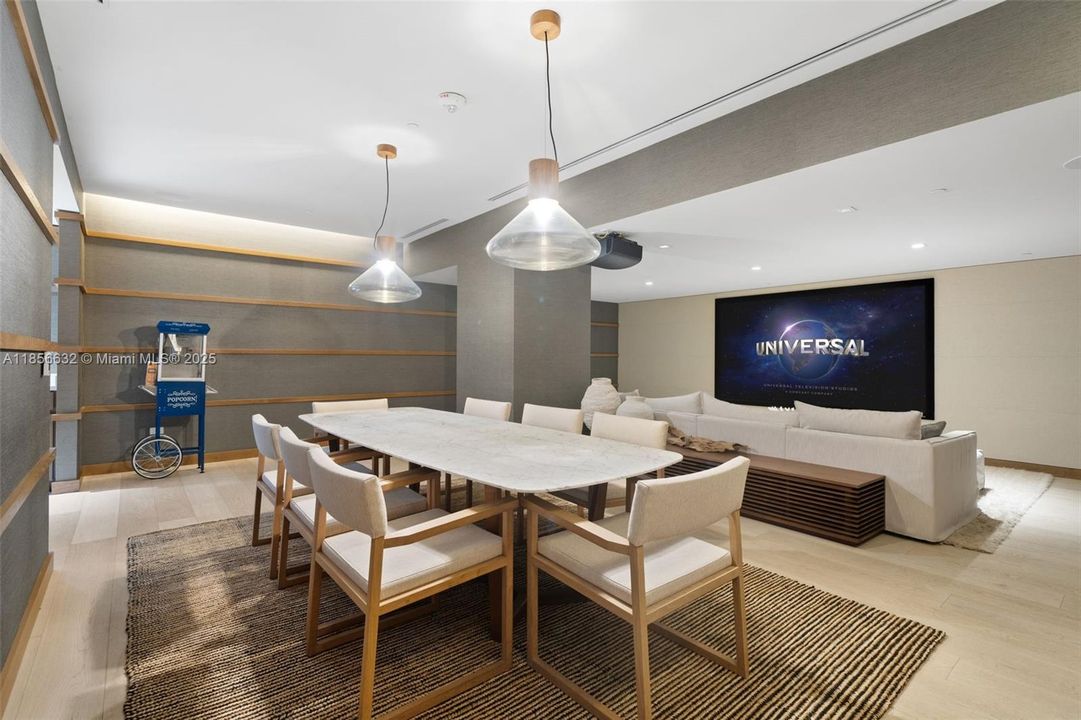 Под контрактом: $3,875,000 (3 спален, 3 ванн, 2623 Квадратных фут)