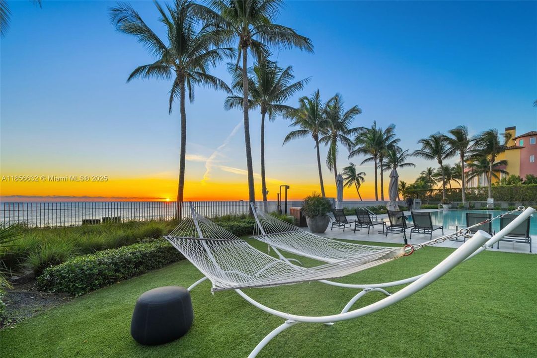 Под контрактом: $3,875,000 (3 спален, 3 ванн, 2623 Квадратных фут)