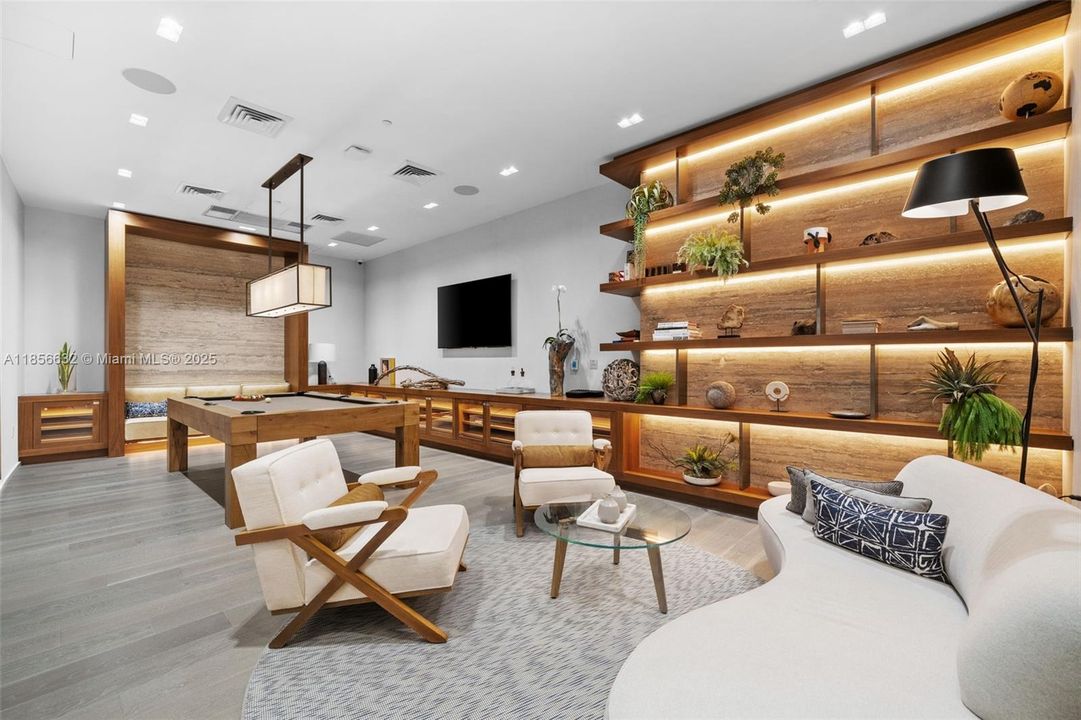 Под контрактом: $3,875,000 (3 спален, 3 ванн, 2623 Квадратных фут)