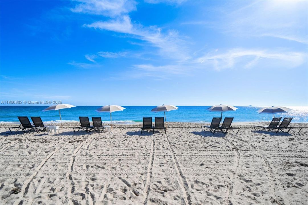 Под контрактом: $3,875,000 (3 спален, 3 ванн, 2623 Квадратных фут)