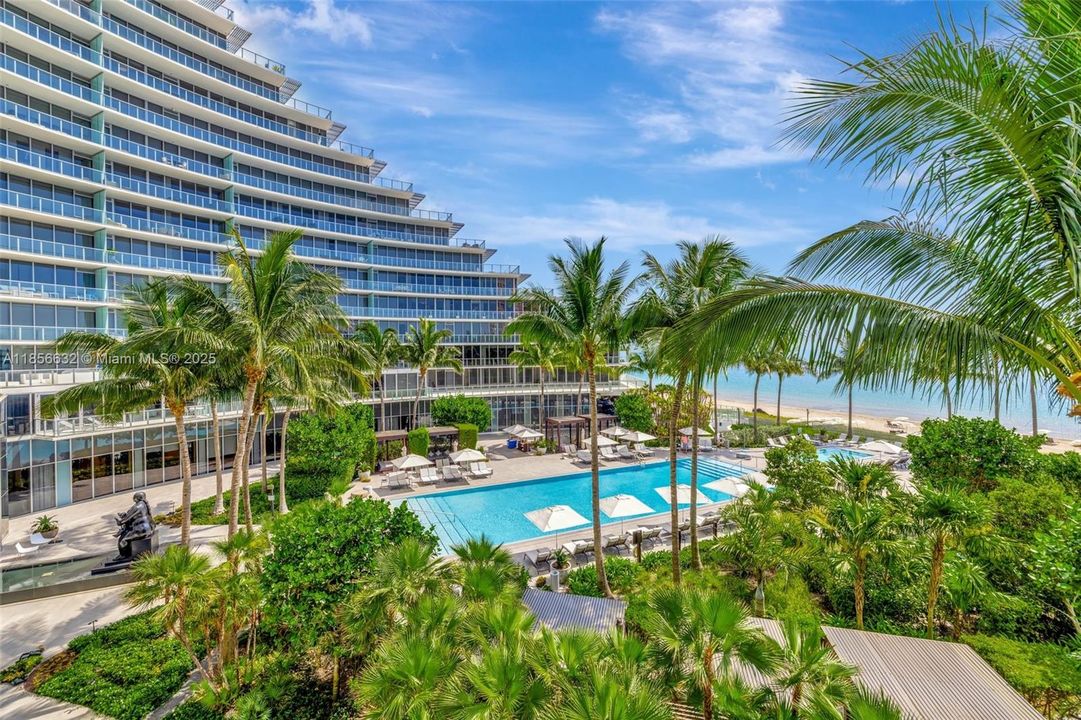 Под контрактом: $3,875,000 (3 спален, 3 ванн, 2623 Квадратных фут)