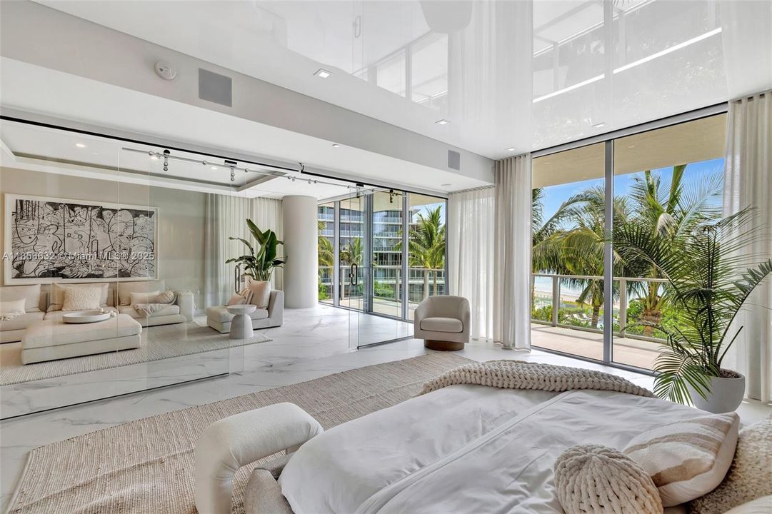 Под контрактом: $3,875,000 (3 спален, 3 ванн, 2623 Квадратных фут)