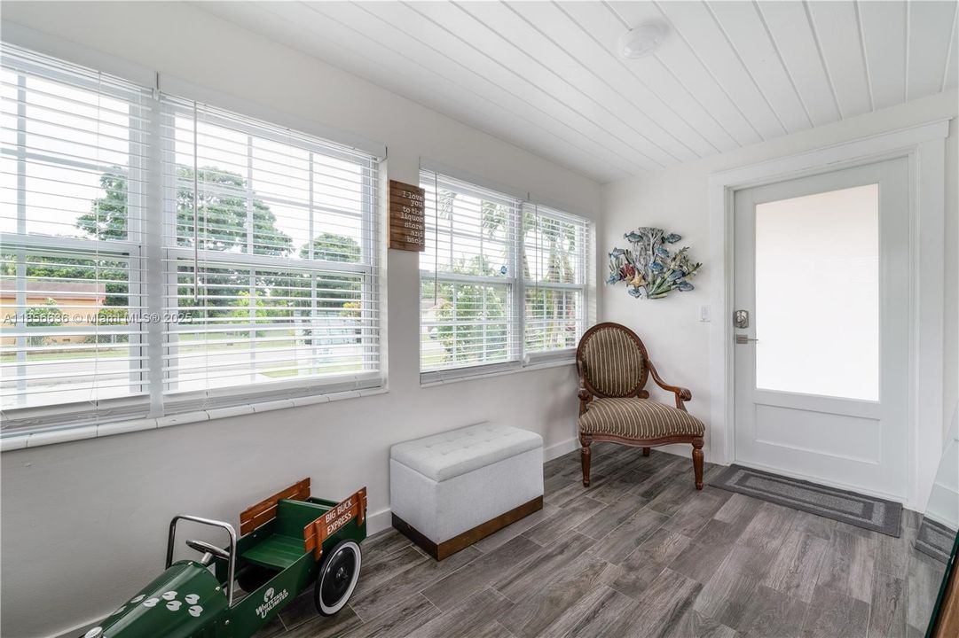 На продажу: $519,900 (3 спален, 2 ванн, 1048 Квадратных фут)