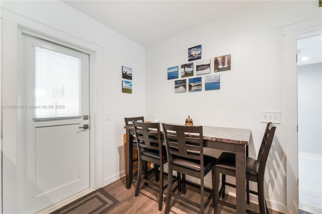 На продажу: $519,900 (3 спален, 2 ванн, 1048 Квадратных фут)