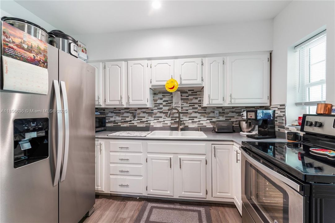 На продажу: $519,900 (3 спален, 2 ванн, 1048 Квадратных фут)