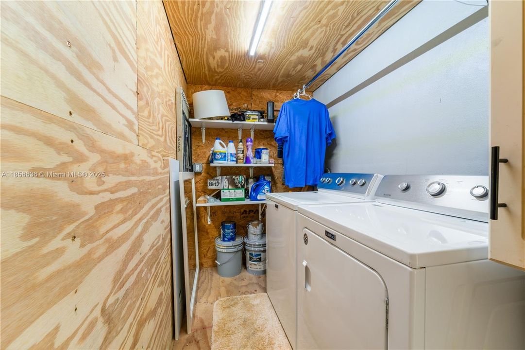 На продажу: $519,900 (3 спален, 2 ванн, 1048 Квадратных фут)