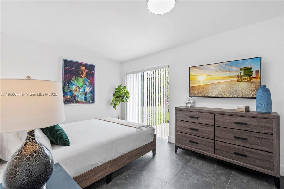 В аренду: $18,500 (8 спален, 6 ванн, 4990 Квадратных фут)