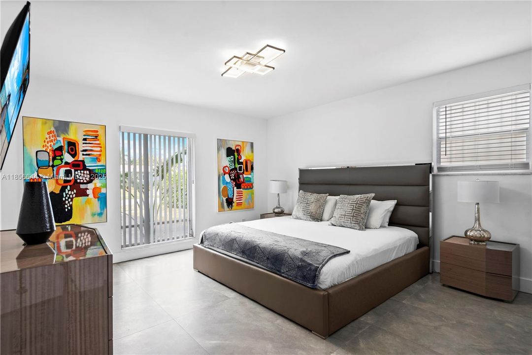 В аренду: $18,500 (8 спален, 6 ванн, 4990 Квадратных фут)