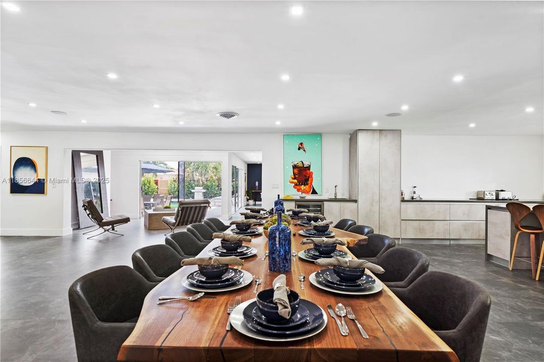 В аренду: $18,500 (8 спален, 6 ванн, 4990 Квадратных фут)