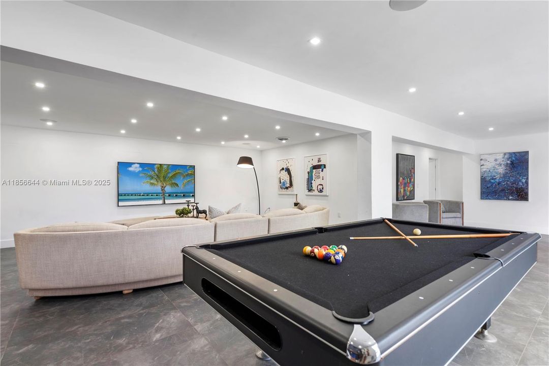 В аренду: $18,500 (8 спален, 6 ванн, 4990 Квадратных фут)