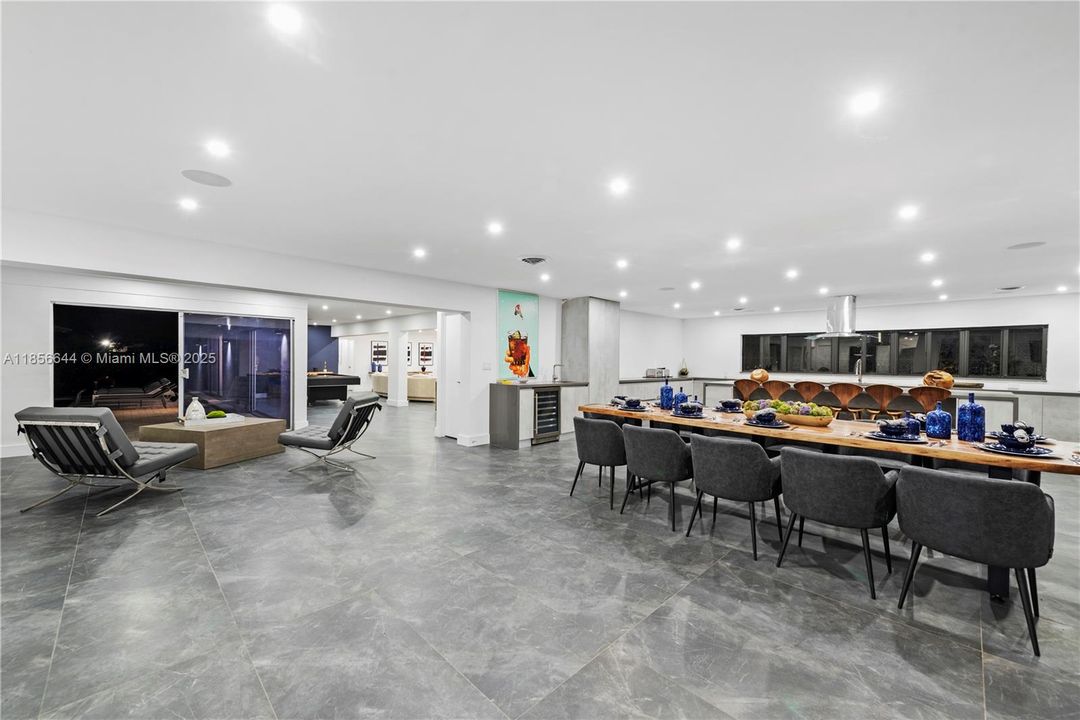 В аренду: $18,500 (8 спален, 6 ванн, 4990 Квадратных фут)