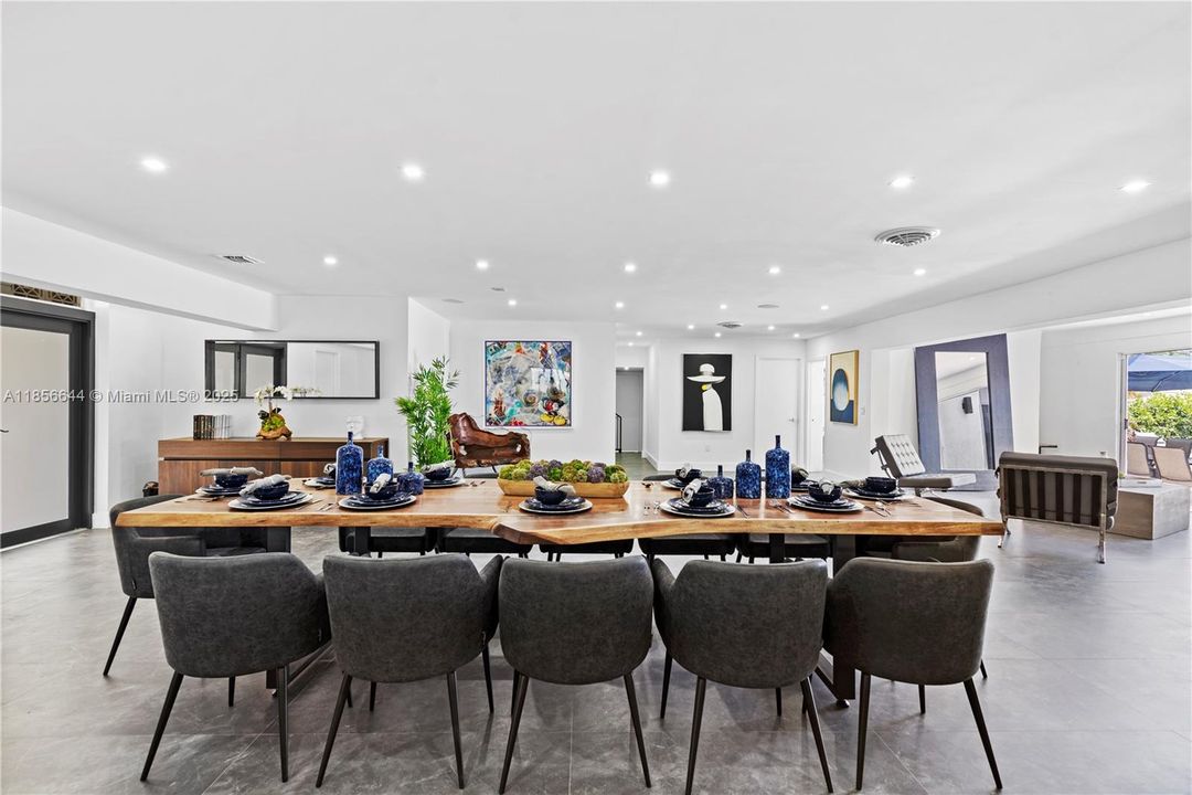 В аренду: $18,500 (8 спален, 6 ванн, 4990 Квадратных фут)