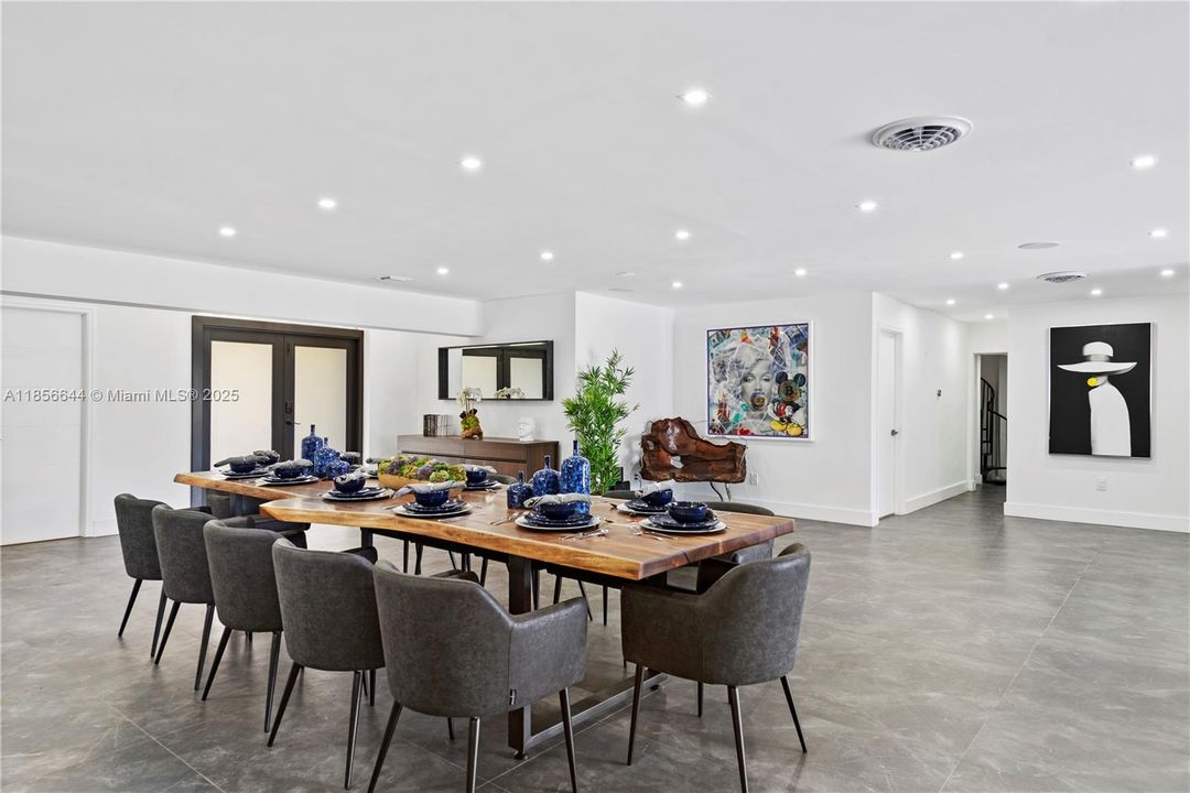 В аренду: $18,500 (8 спален, 6 ванн, 4990 Квадратных фут)