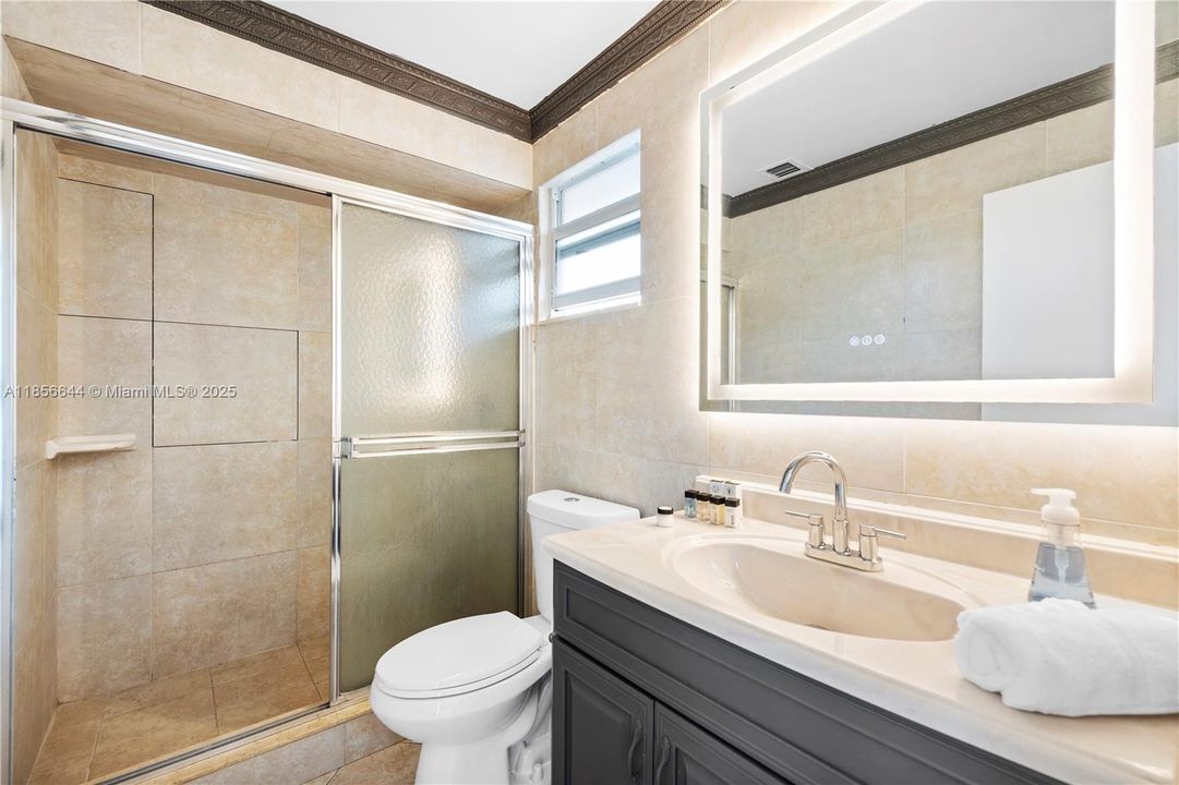 В аренду: $18,500 (8 спален, 6 ванн, 4990 Квадратных фут)