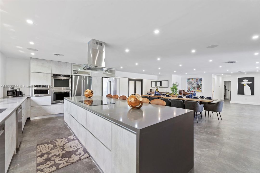 В аренду: $18,500 (8 спален, 6 ванн, 4990 Квадратных фут)