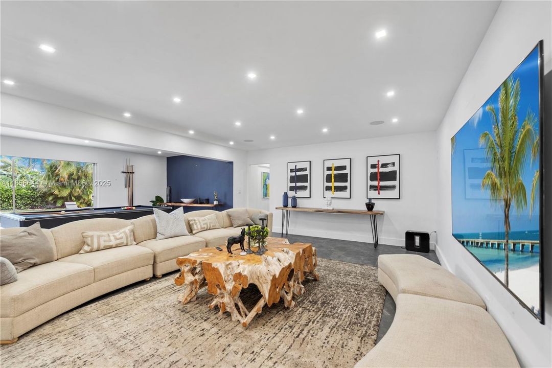 В аренду: $18,500 (8 спален, 6 ванн, 4990 Квадратных фут)